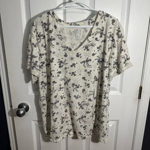 ❤️ 3/30$ Cream and black printed floral Boyfriend fit t-shirt